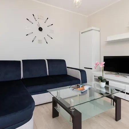 Aleja Jana Pawla Ii With Parking And Balcony By Renters Apartmán