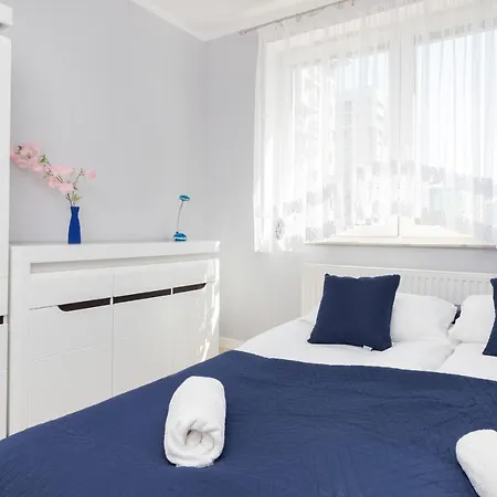 Aleja Jana Pawla Ii With Parking And Balcony By Renters Apartmán